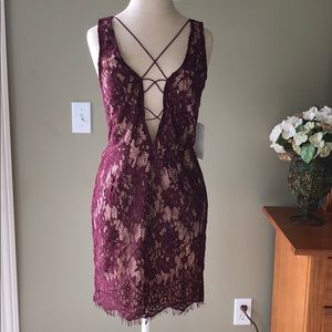 Red wine and cream fitted Tobi dress. Size M